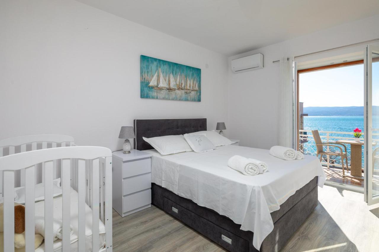 Apartments 20 Meters From The Beach Jesenice  Esterno foto