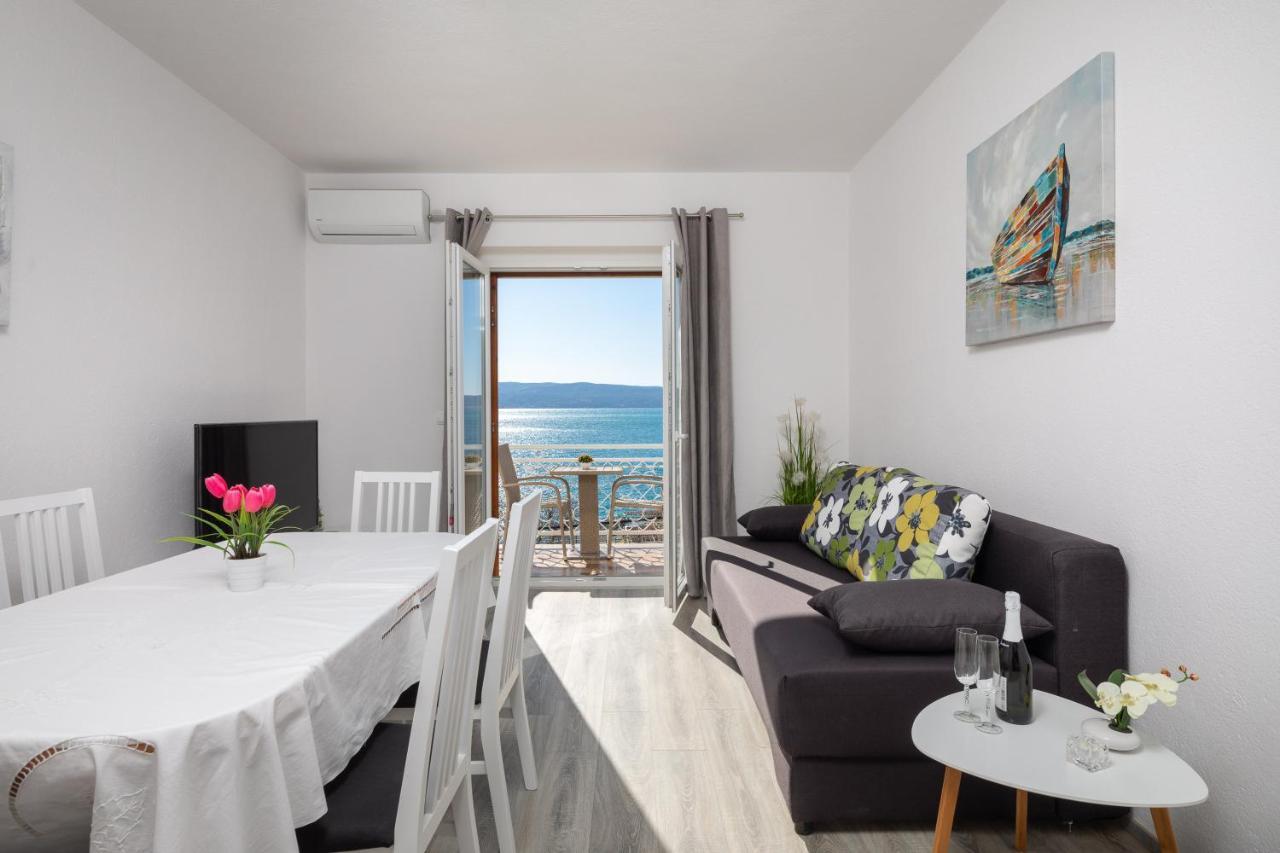 Apartments 20 Meters From The Beach Jesenice  Esterno foto