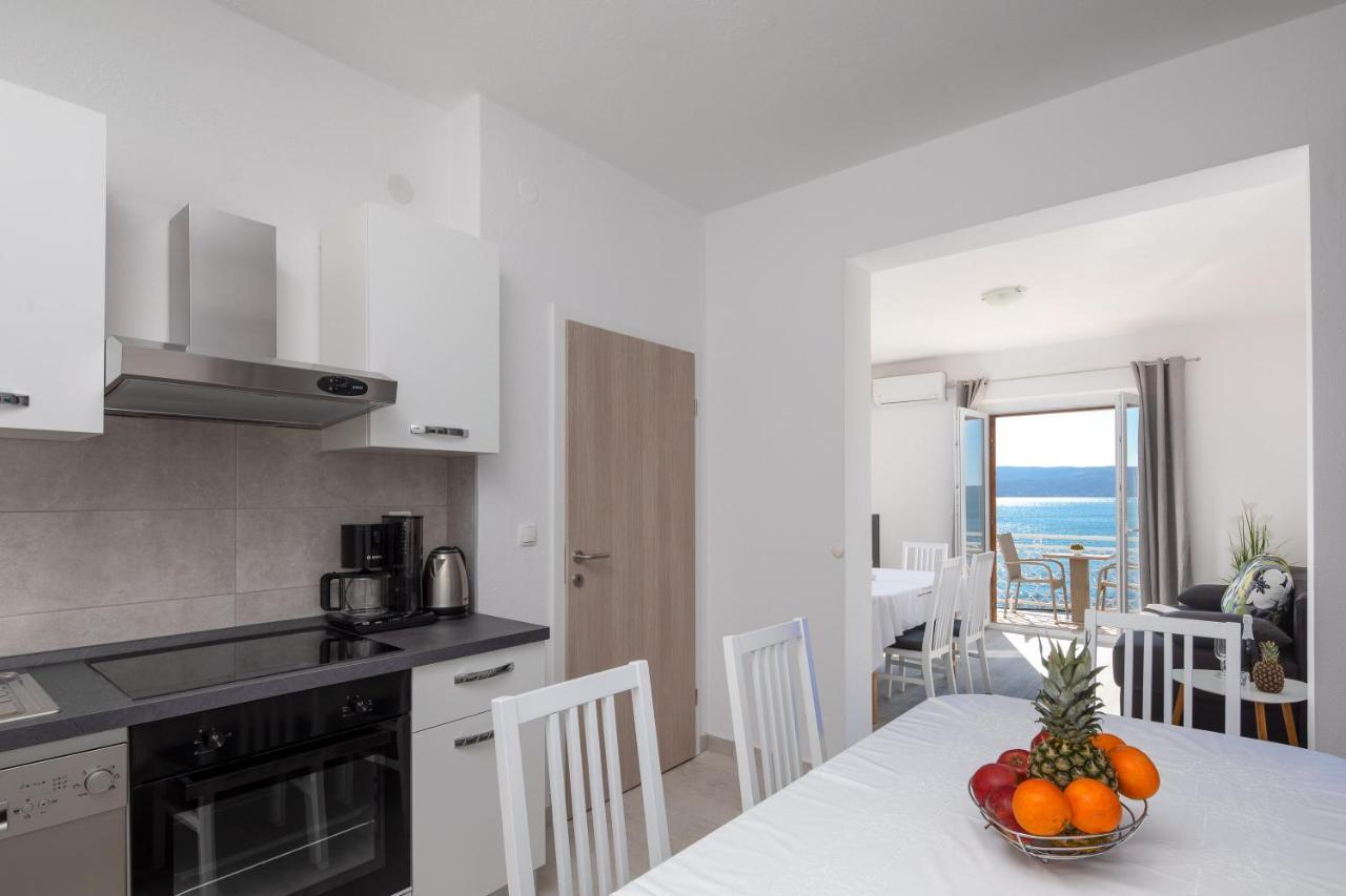 Apartments 20 Meters From The Beach Jesenice  Esterno foto