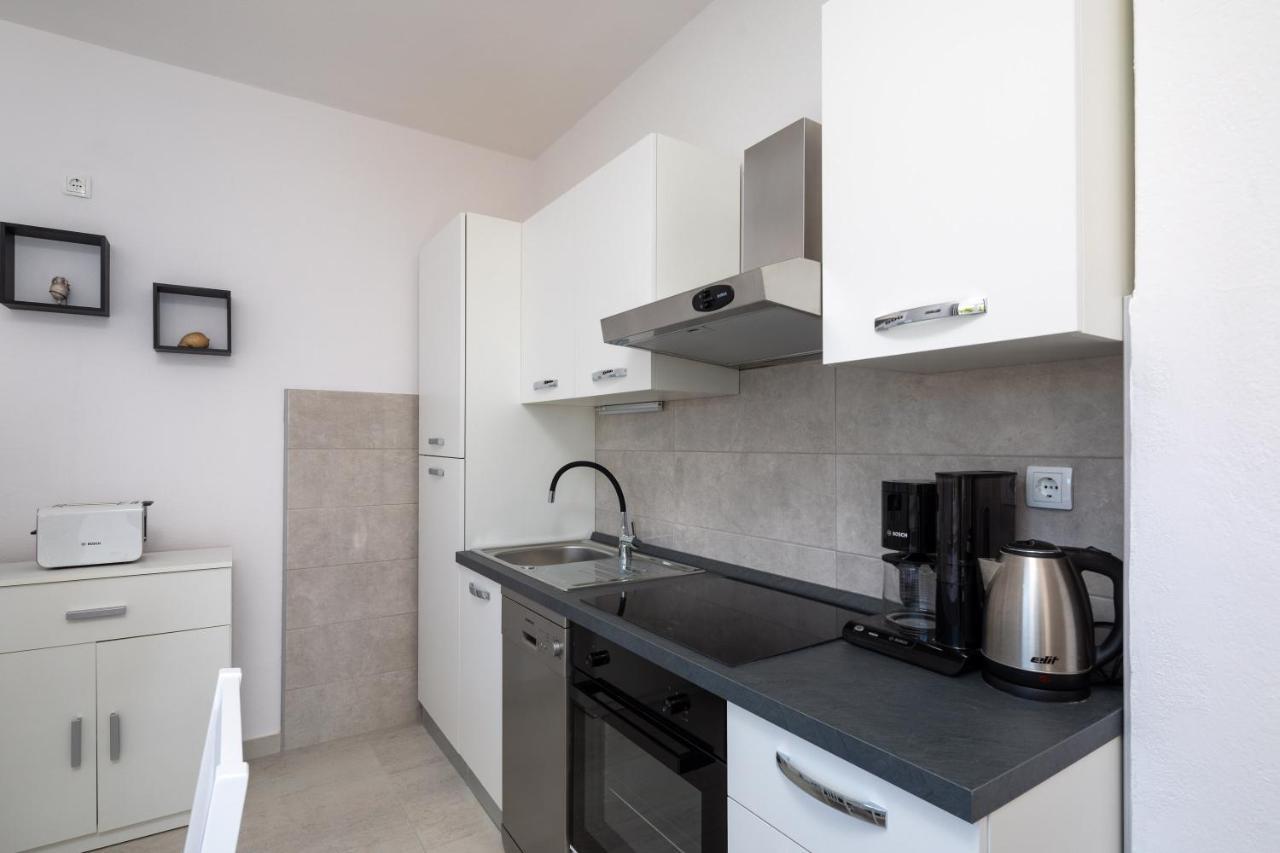 Apartments 20 Meters From The Beach Jesenice  Esterno foto