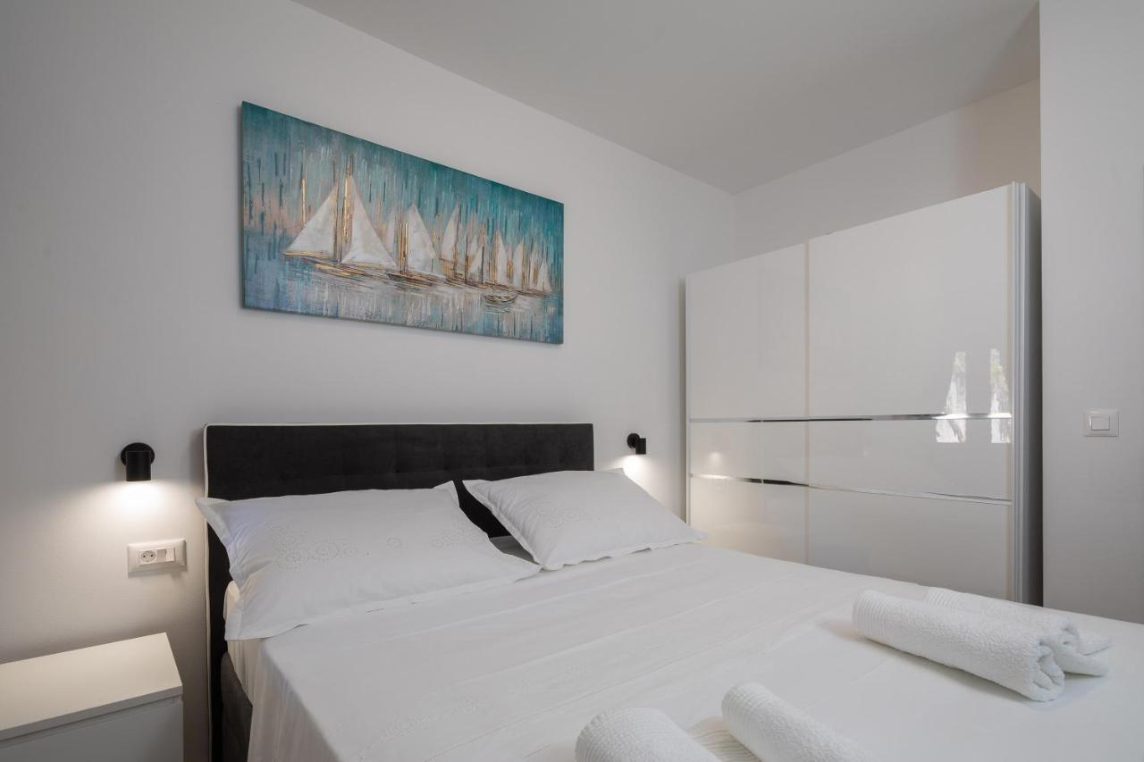 Apartments 20 Meters From The Beach Jesenice  Camera foto